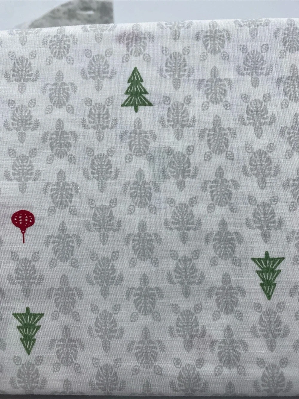 Tommy Bahama 2 Standard Cotton Pillowcases Christmas holiday Festive Tree Turtle